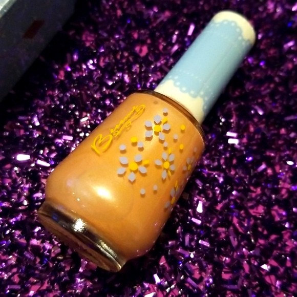 MRS BANKS Disney Mary Poppins x Besame DISCONTINUED Lipstick & Nail Set NWT - Picture 5 of 6